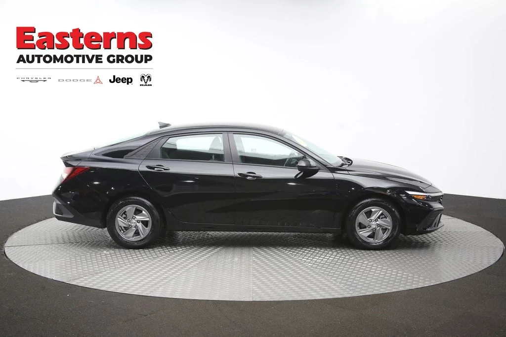 Used 2025 Black Hyundai SE image 42
