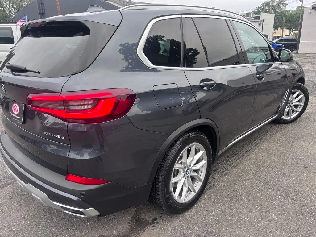 Used 2021 Gray BMW xDrive45e image 4