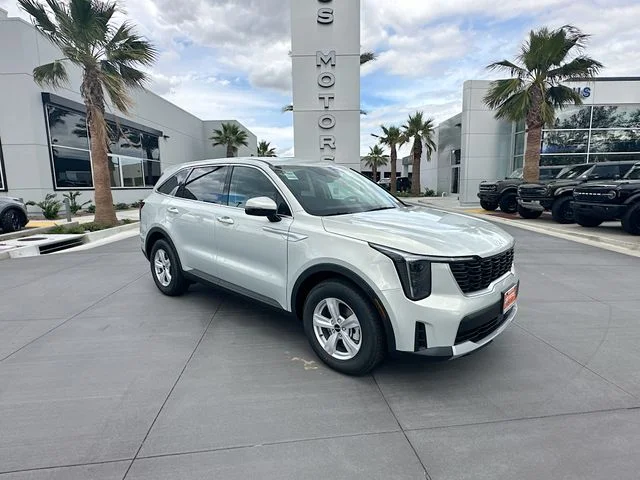 2026 Kia Sorento LX AT's photo