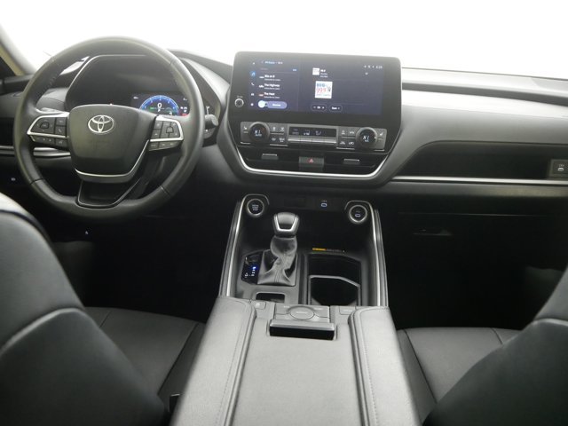 Used 2024 Wind Chill Pearl Toyota XLE image 20