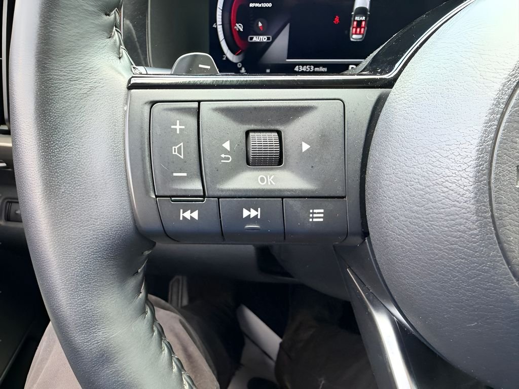 Used 2024 Pearl White Tricoat Nissan Platinum image 23