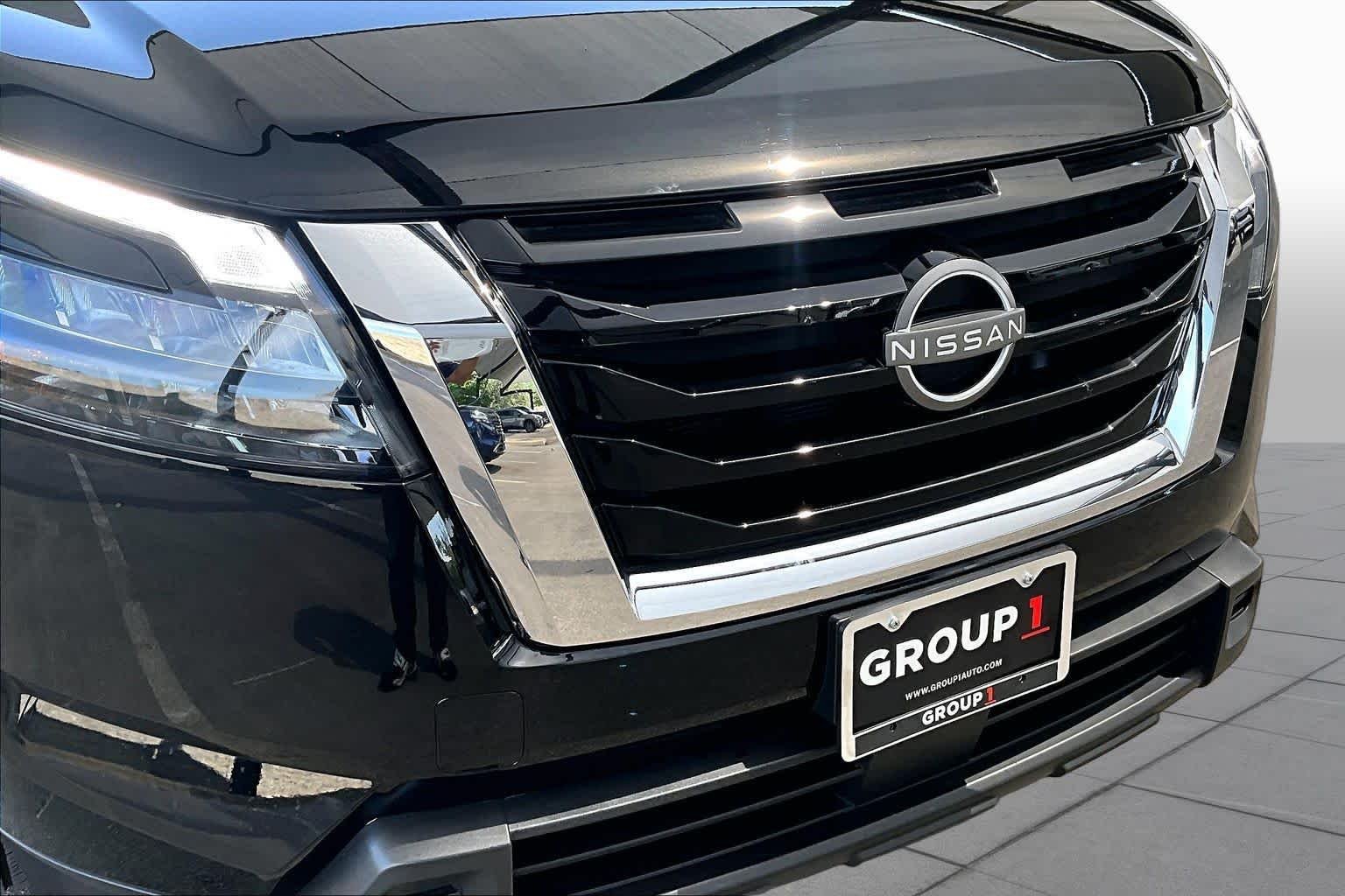 Used 2025 Super Black Nissan SV image 29