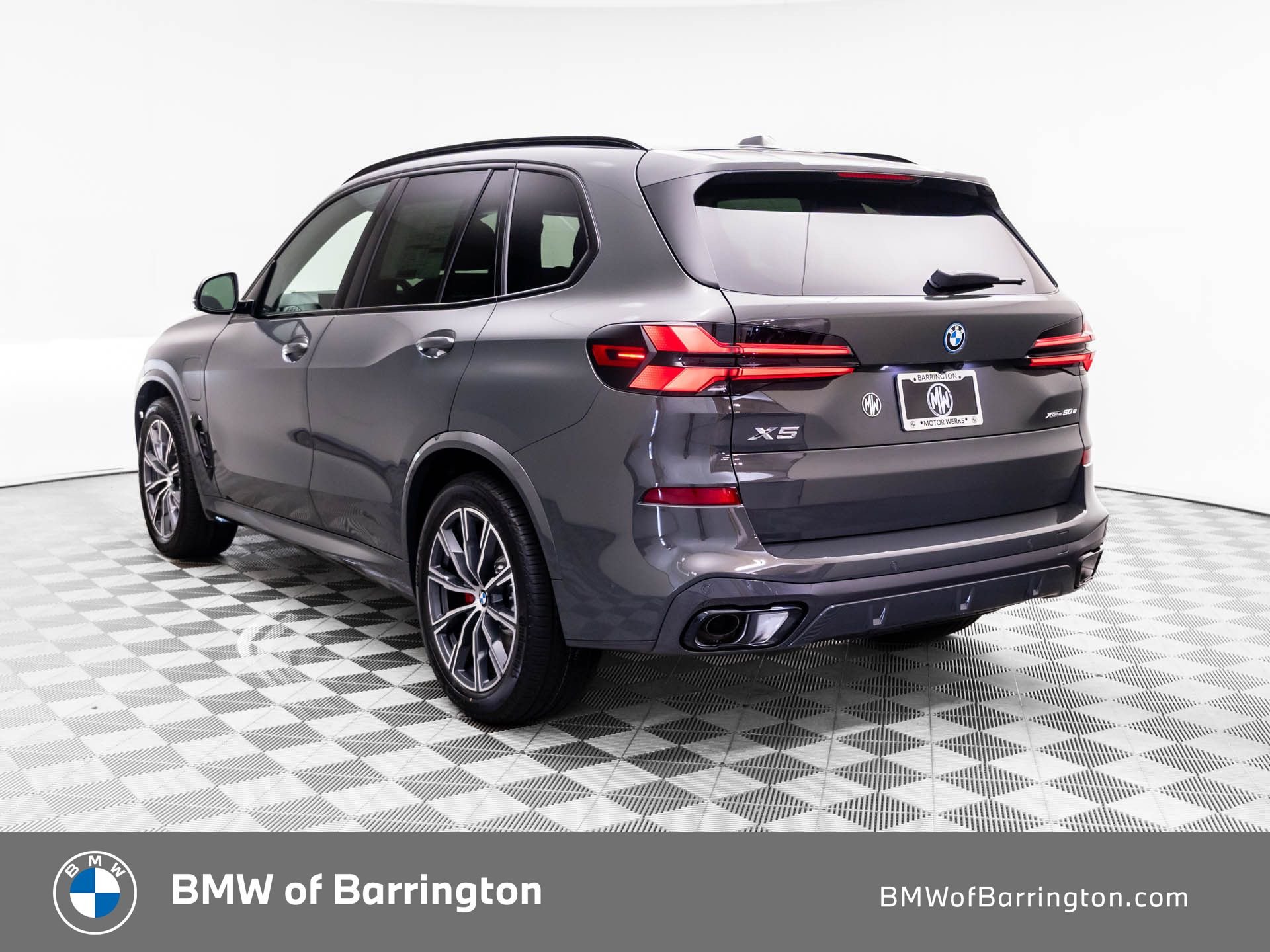 New 2026 Dravit Grey Metallic BMW xDrive50e image 3