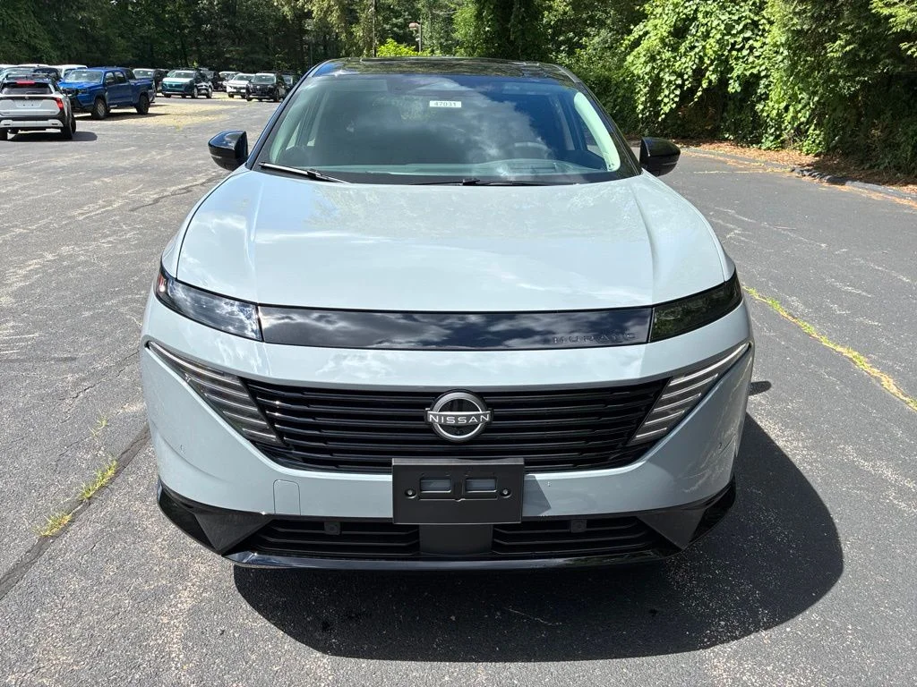 New 2026 Boulder Gray Pearl / Super Black Two-tone Nissan Platinum image 2
