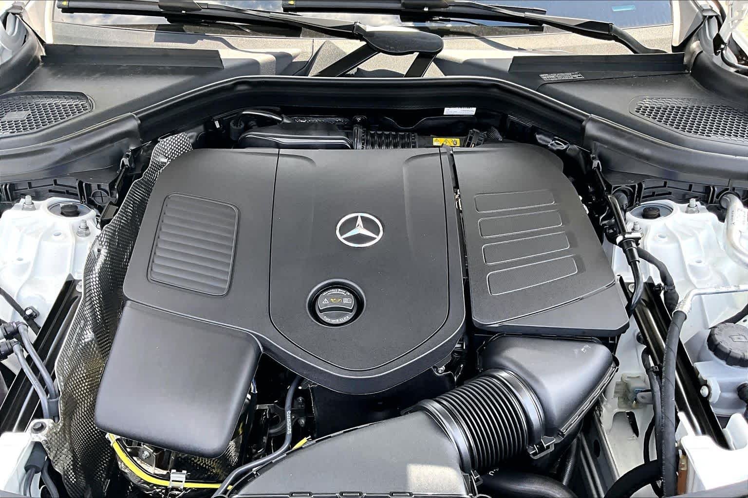 New 2026 Polar White Mercedes-Benz GLC 300 image 15