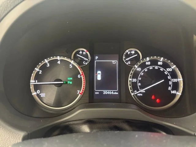Used 2023 White Lexus GX 460 Premium image 4