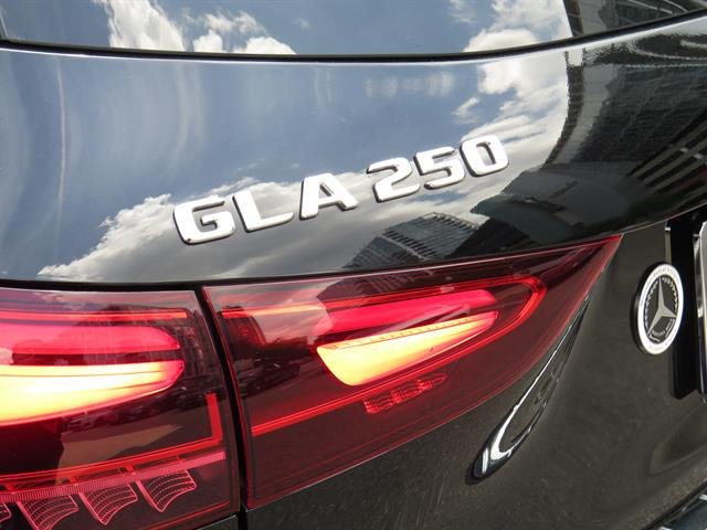 Used 2026 Night Black Mercedes-Benz GLA 250 4MATIC® image 30