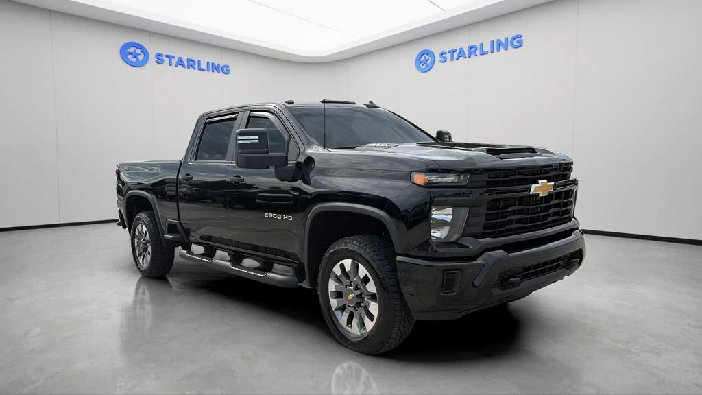 Used 2025 Black Chevrolet Custom image 13
