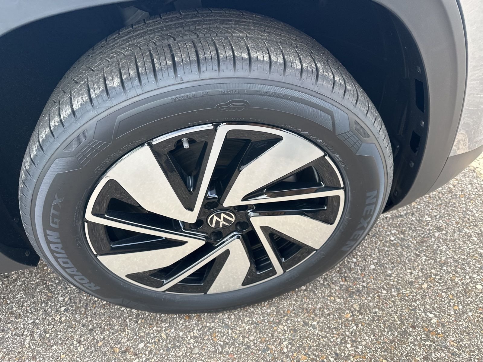 2026 Volkswagen Atlas SE w/Tech - Photo 8