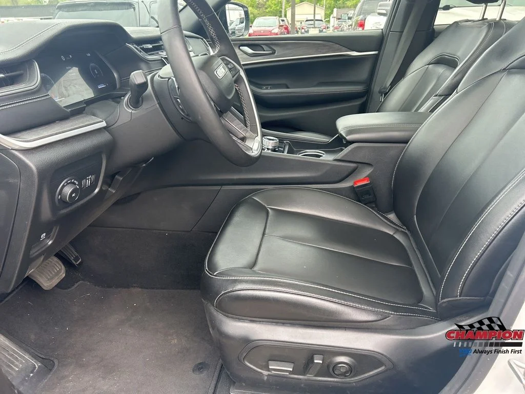 Used 2024 White Jeep Limited image 14