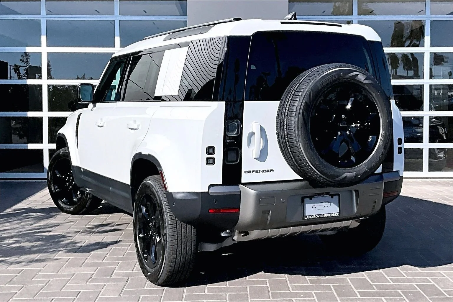 New 2026 Fuji White LAND ROVER S image 3