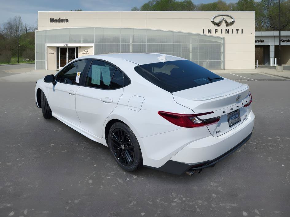 Used 2025 Ice Toyota SE image 5