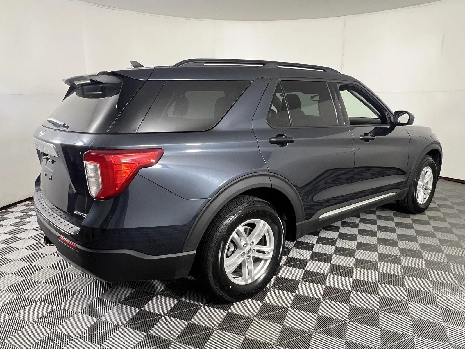 Used 2022 Stone Blue Ford XLT image 10