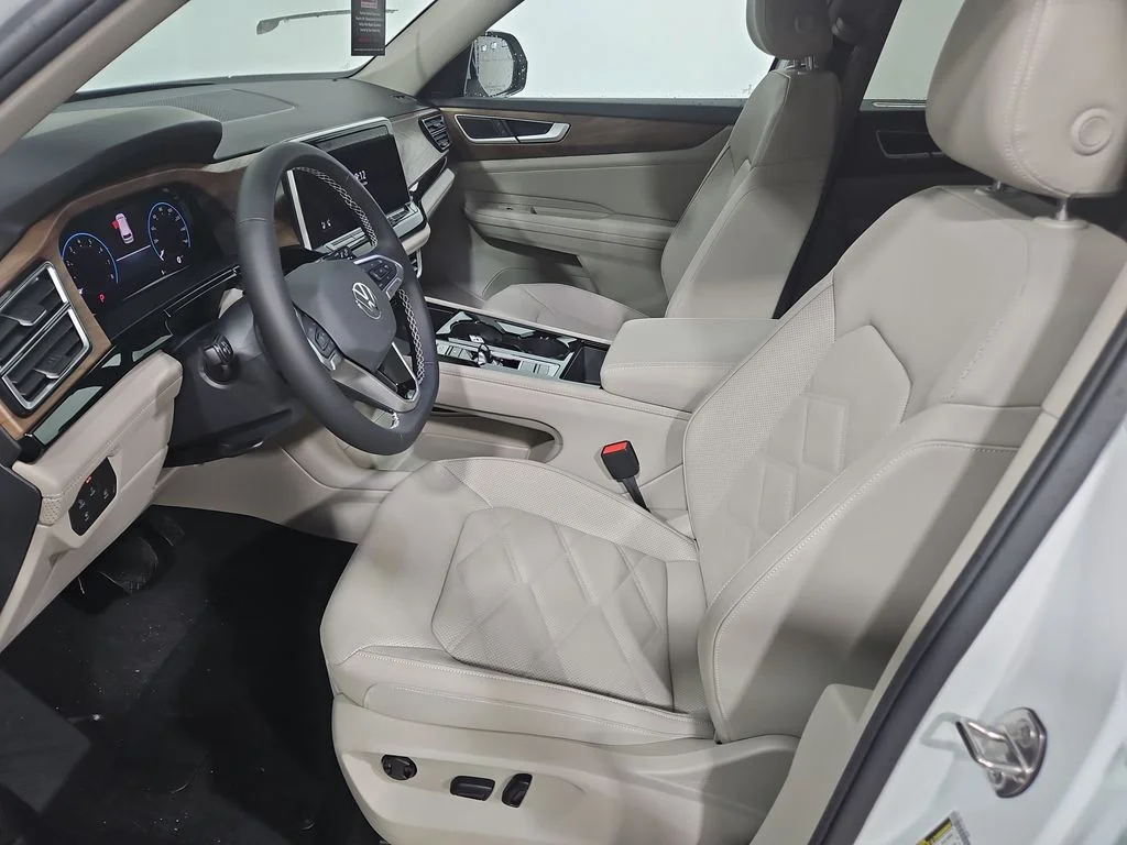 New 2026 White/off-white Volkswagen 2.0T SE w/Technology image 9