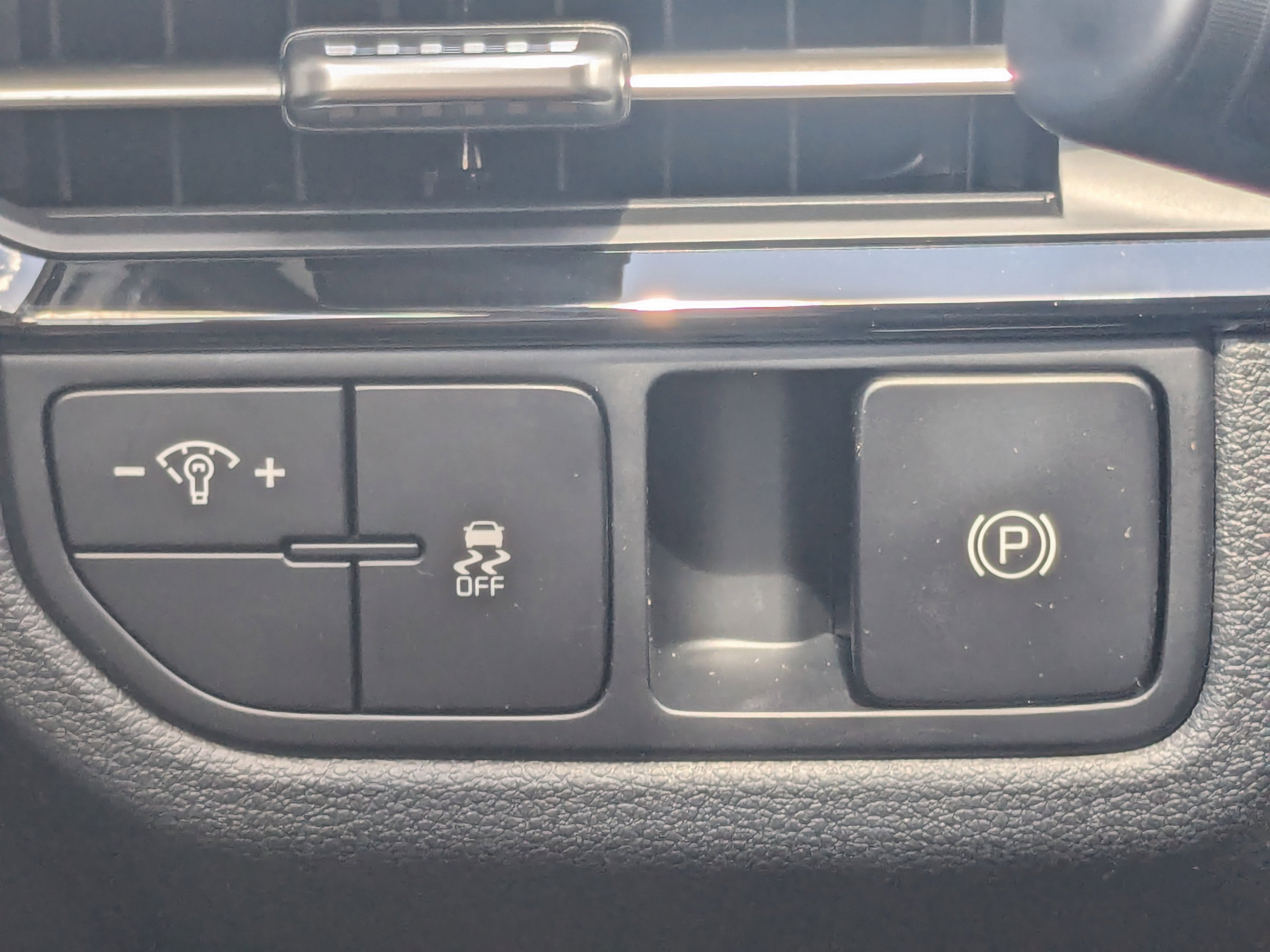 New 2026 Glacial White Pearl Kia LX image 28