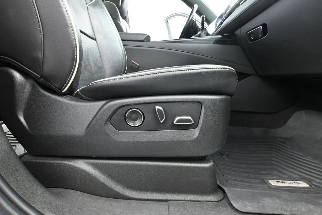 Used 2021 White Cadillac Sport image 59