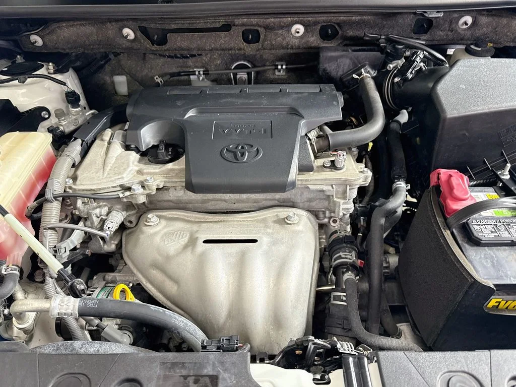 Certified Used 2018 Super White Toyota XLE image 26