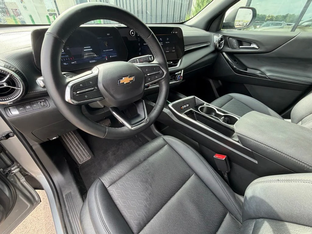 Used 2025 Gray Chevrolet LT image 7