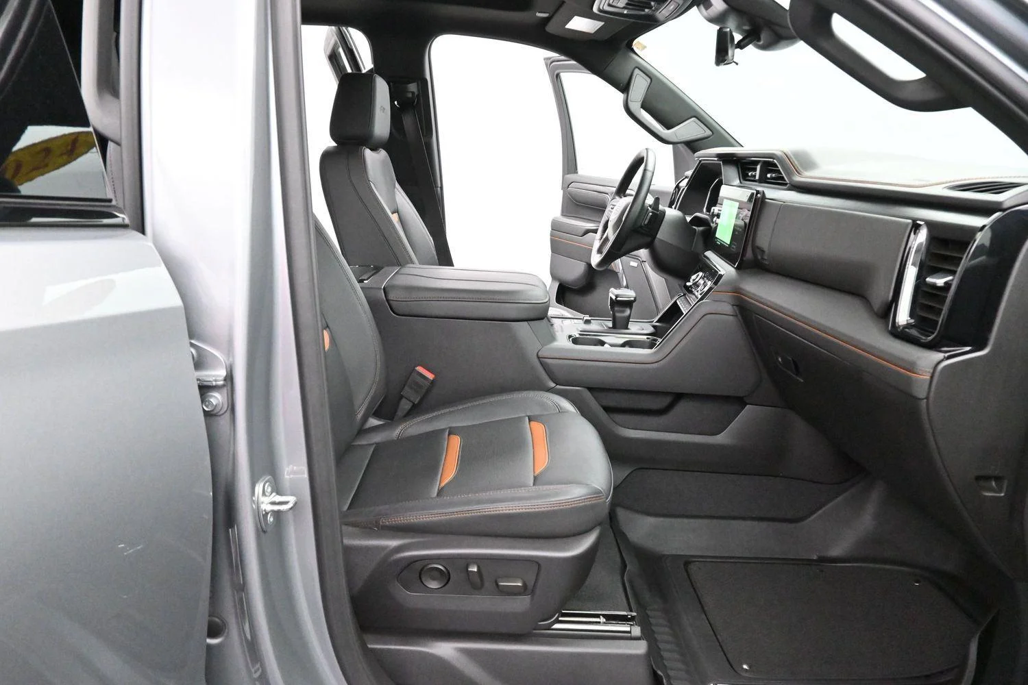 Used 2024 Sterling Metallic GMC AT4 image 31