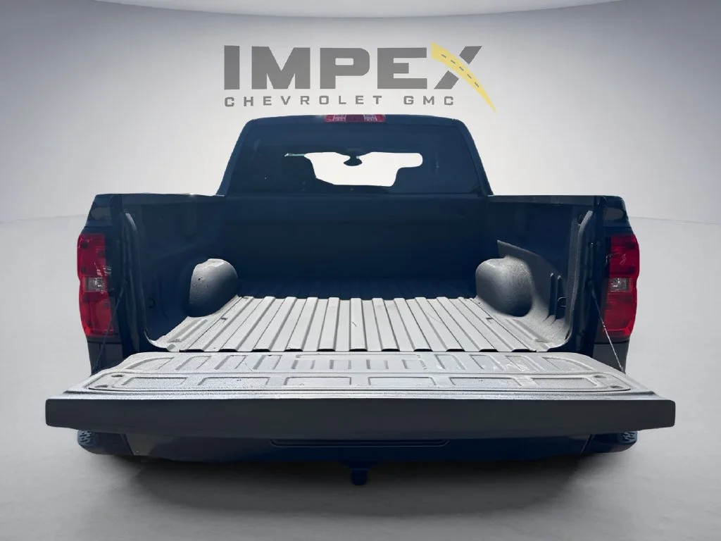 Used 2017 GRAPHITE METALLIC Chevrolet LT image 28