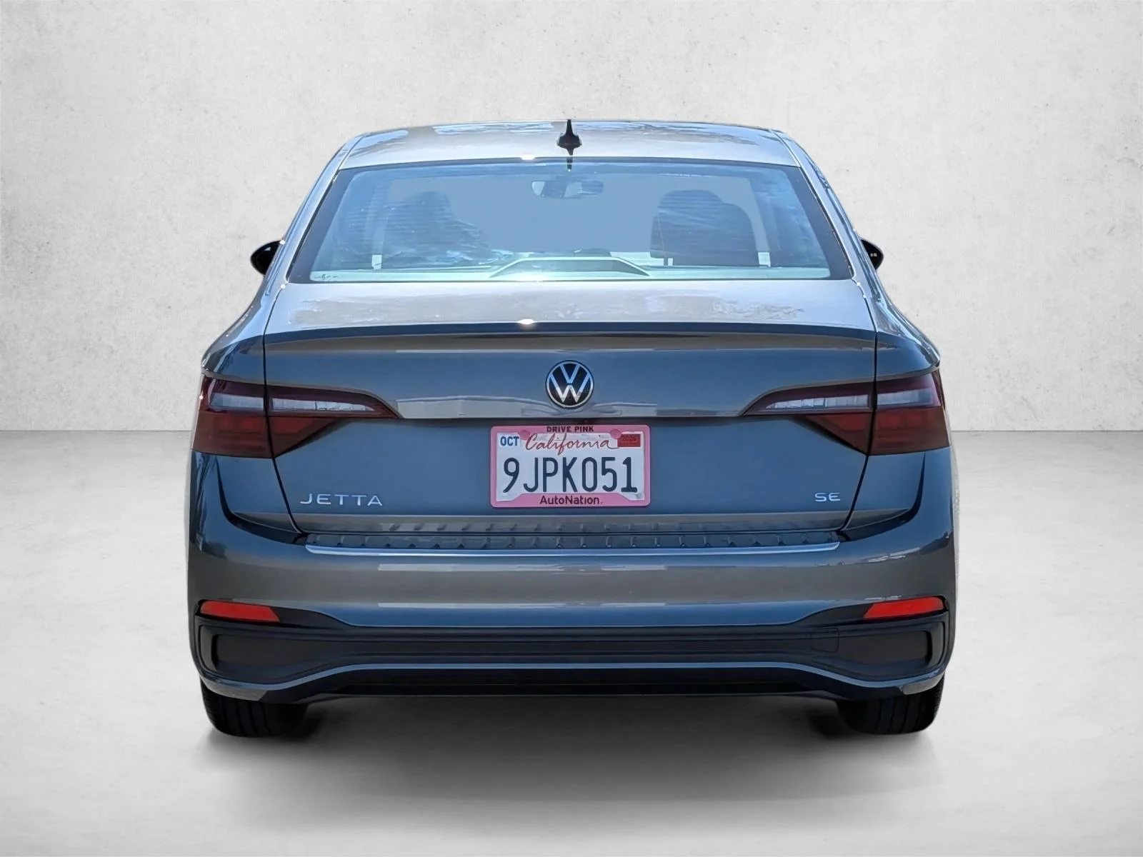 Used 2024 Silver/Gray Volkswagen SE image 7