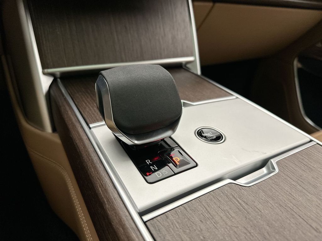 New 2026 Fuji White Land Rover SE image 12