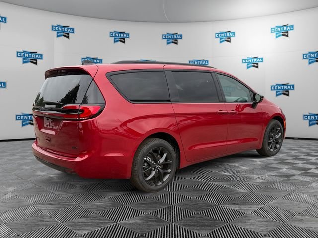 New 2026 Red Hot Pearl-Coat Exterior Paint Chrysler Select image 5