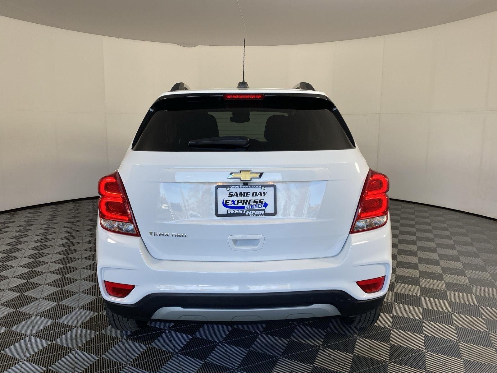 Used 2022 Summit White Chevrolet LT image 13