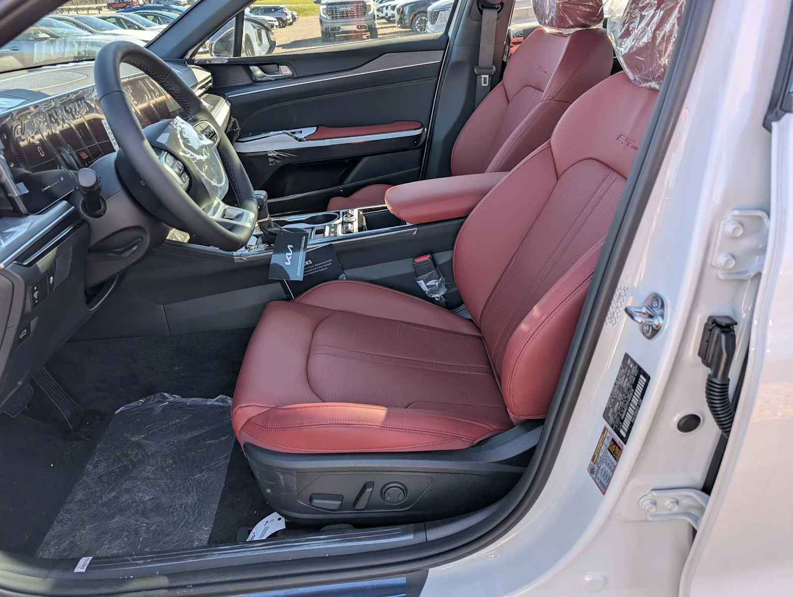 New 2026 Snow White Pearl Kia GT-Line image 4