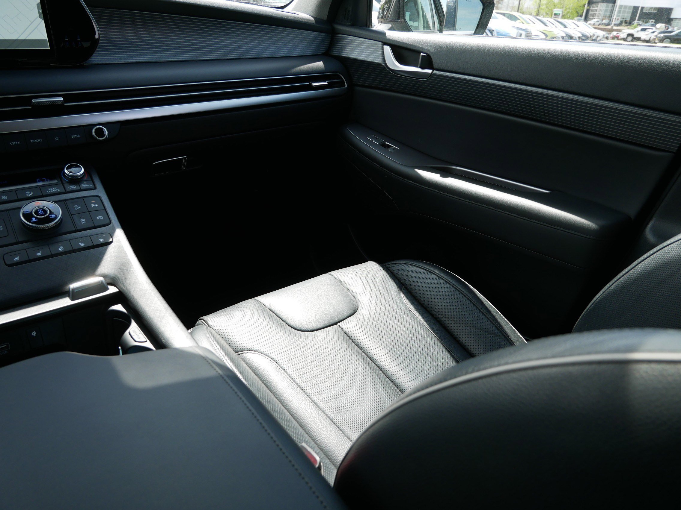 Certified Used 2023 Moonlight Cloud Hyundai Limited image 11