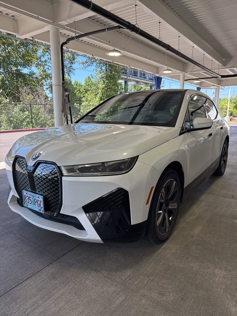 2024 BMW iX xDrive50's photo