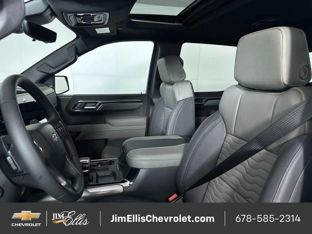 New 2026 Summit White Chevrolet ZR2 image 39