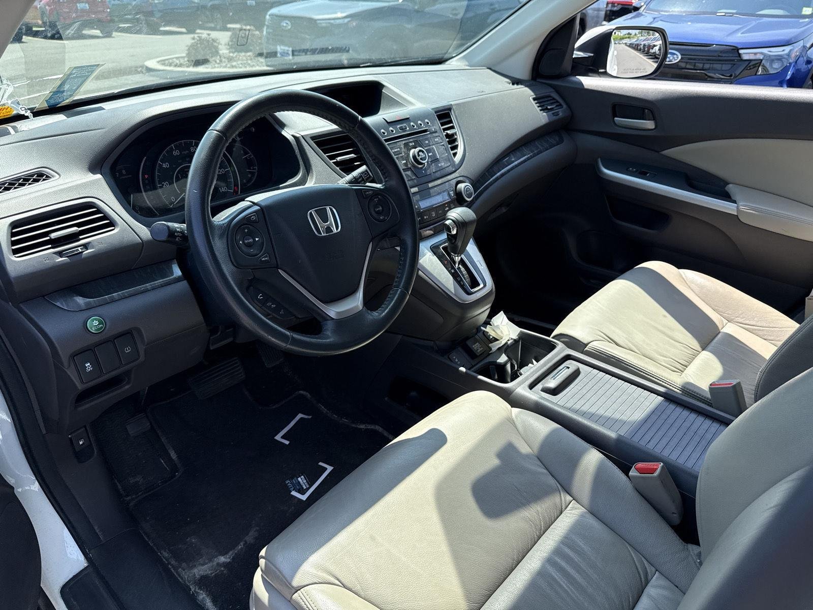 Used 2014  Honda EX-L image 6