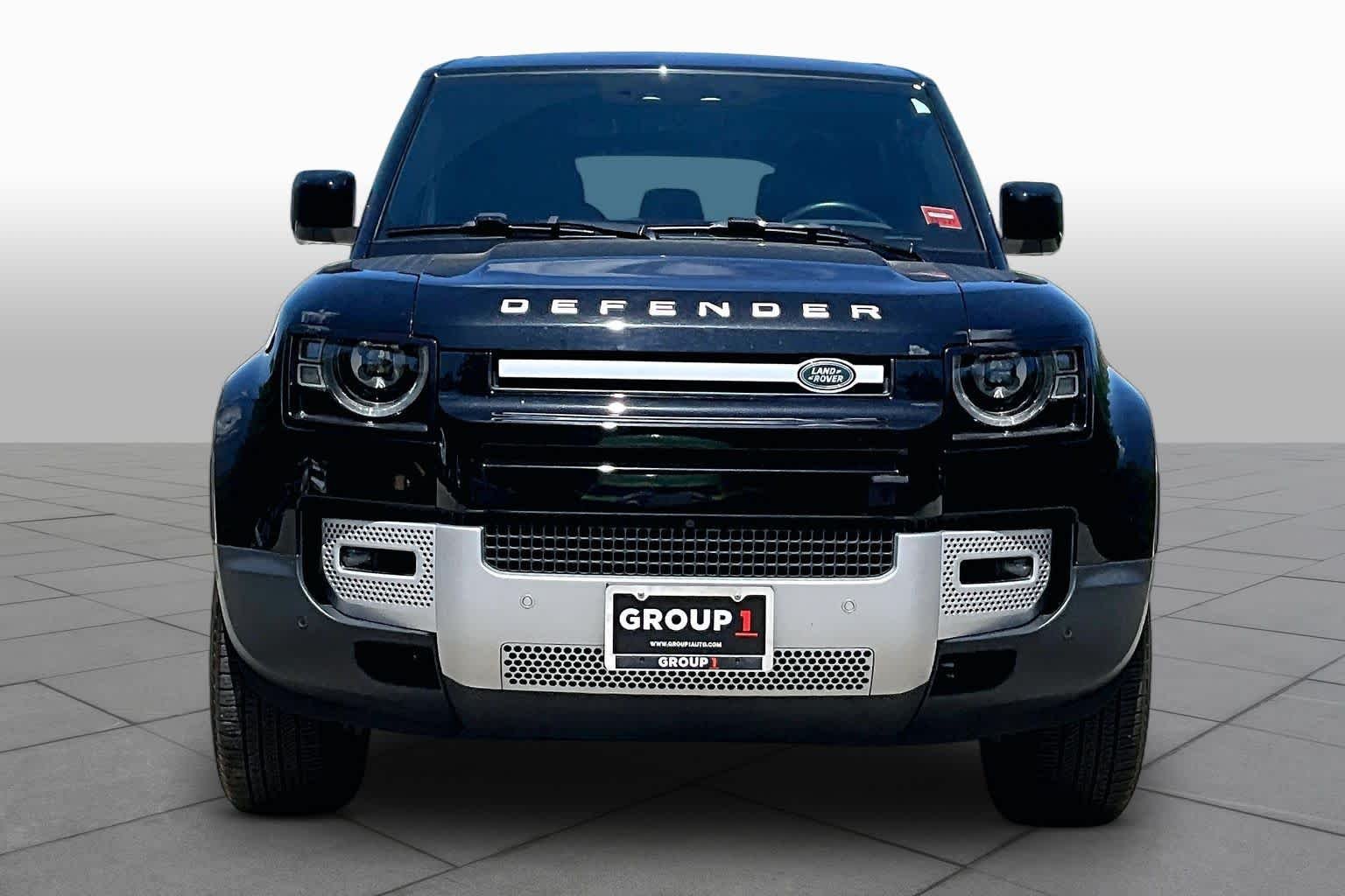 Used 2023 Santorini Black Metallic Land Rover SE image 4