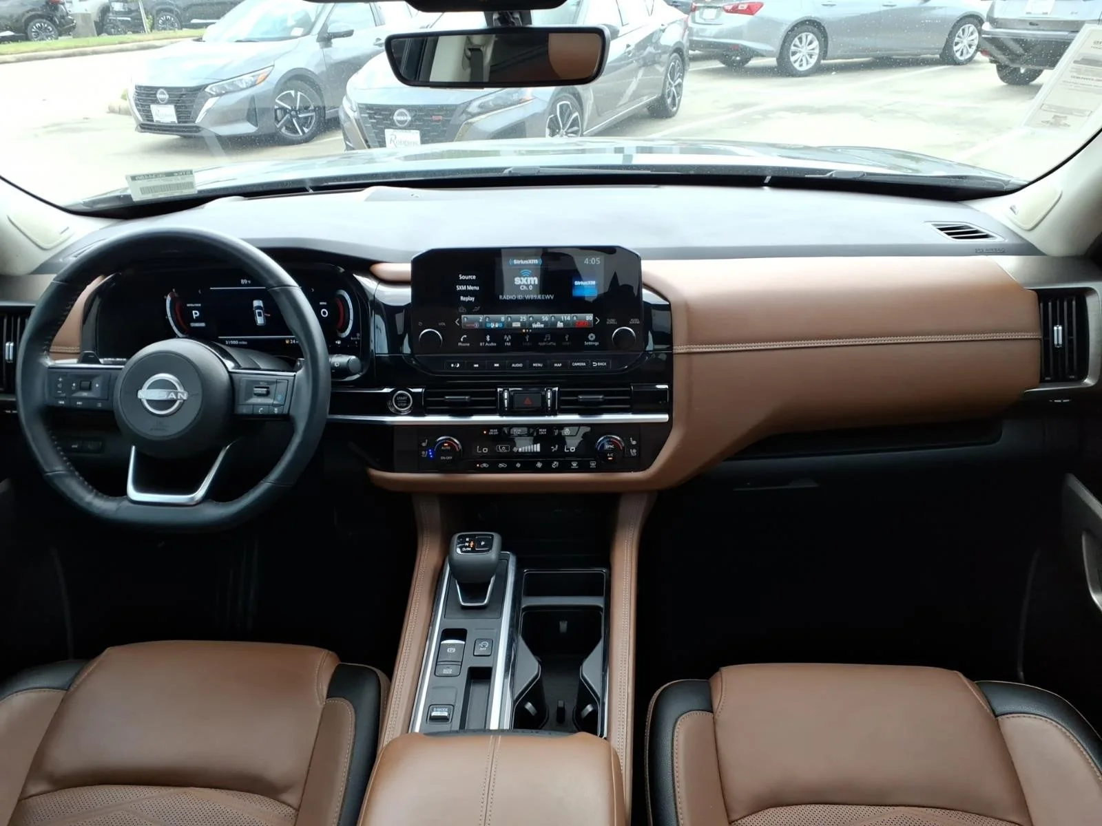 2024 Nissan Pathfinder Platinum - 11
