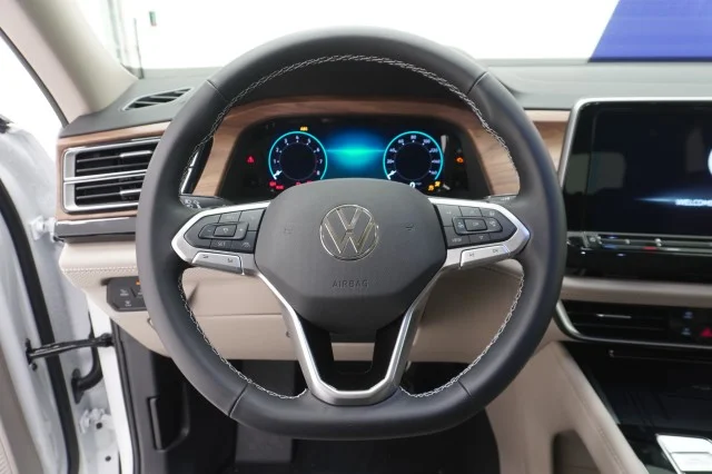 New 2026 Opal White Pearl Volkswagen 2.0T SE w/Technology image 24