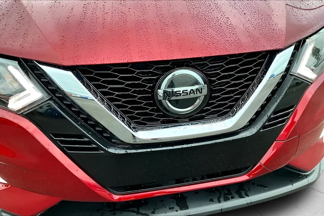 Used 2022 Red Nissan SL image 30