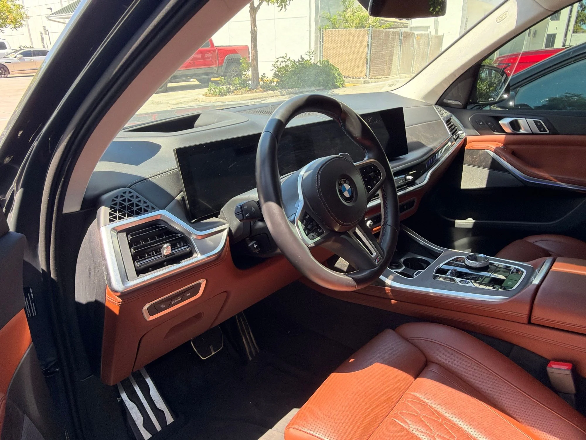 Used 2025 Gray BMW M60i image 6