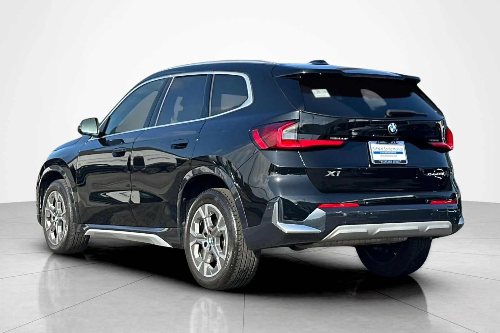 Used 2023 Jet Black BMW xDrive28i image 3