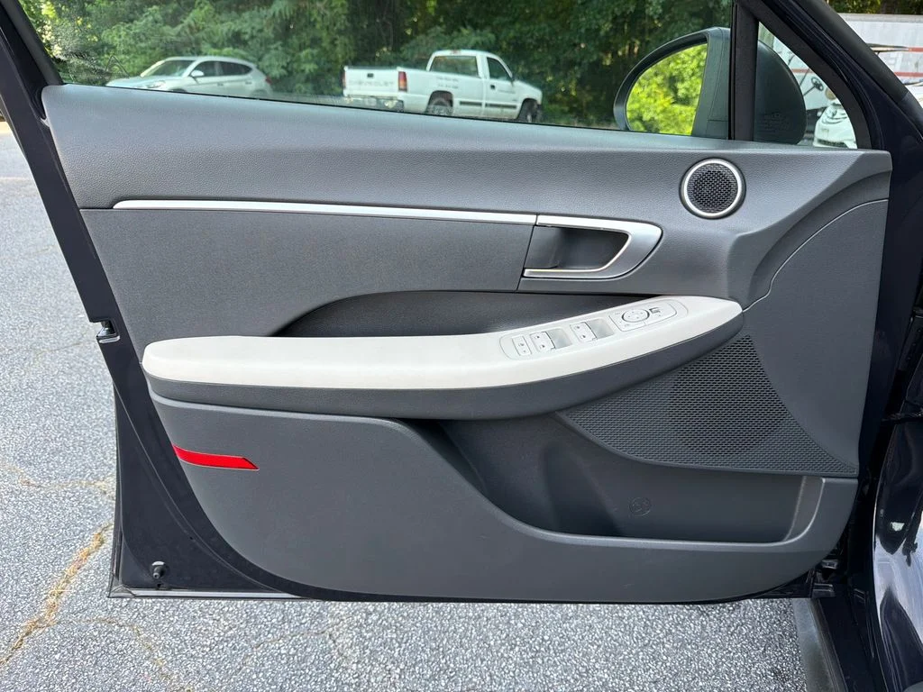 Used 2023 Blue Hyundai SE image 10