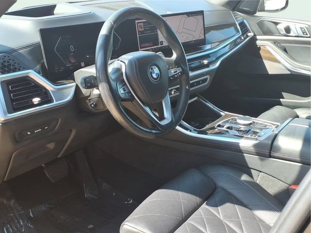 Used 2024  BMW xDrive40i image 8