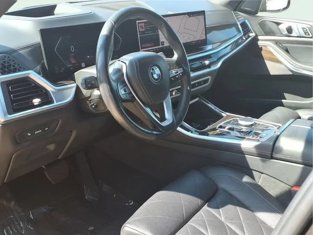 Used 2024  BMW xDrive40i image 8