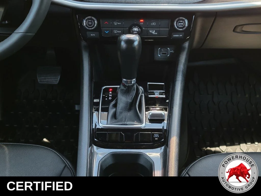 Used 2023 White Jeep Latitude Lux image 23