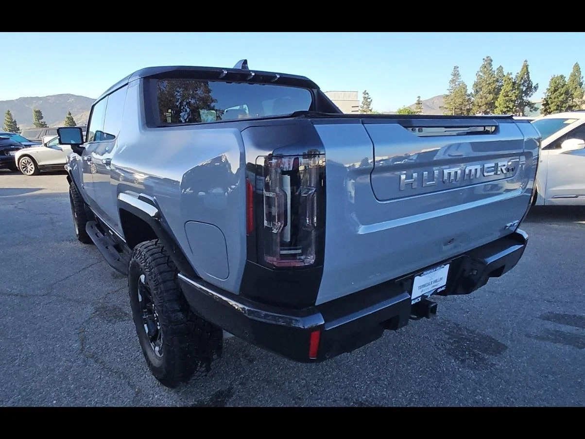 Used 2024 Meteorite Metallic (Grey) GMC 2X image 7