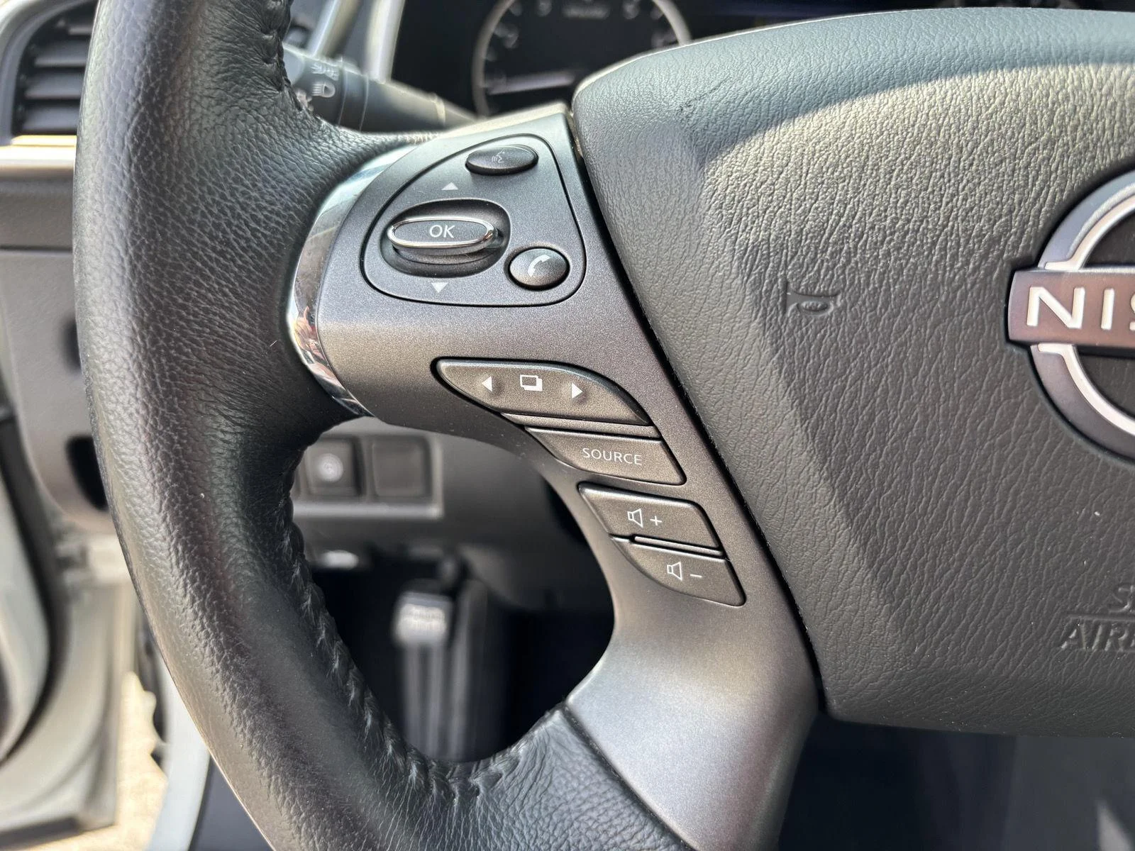Used 2023  Nissan SV image 27