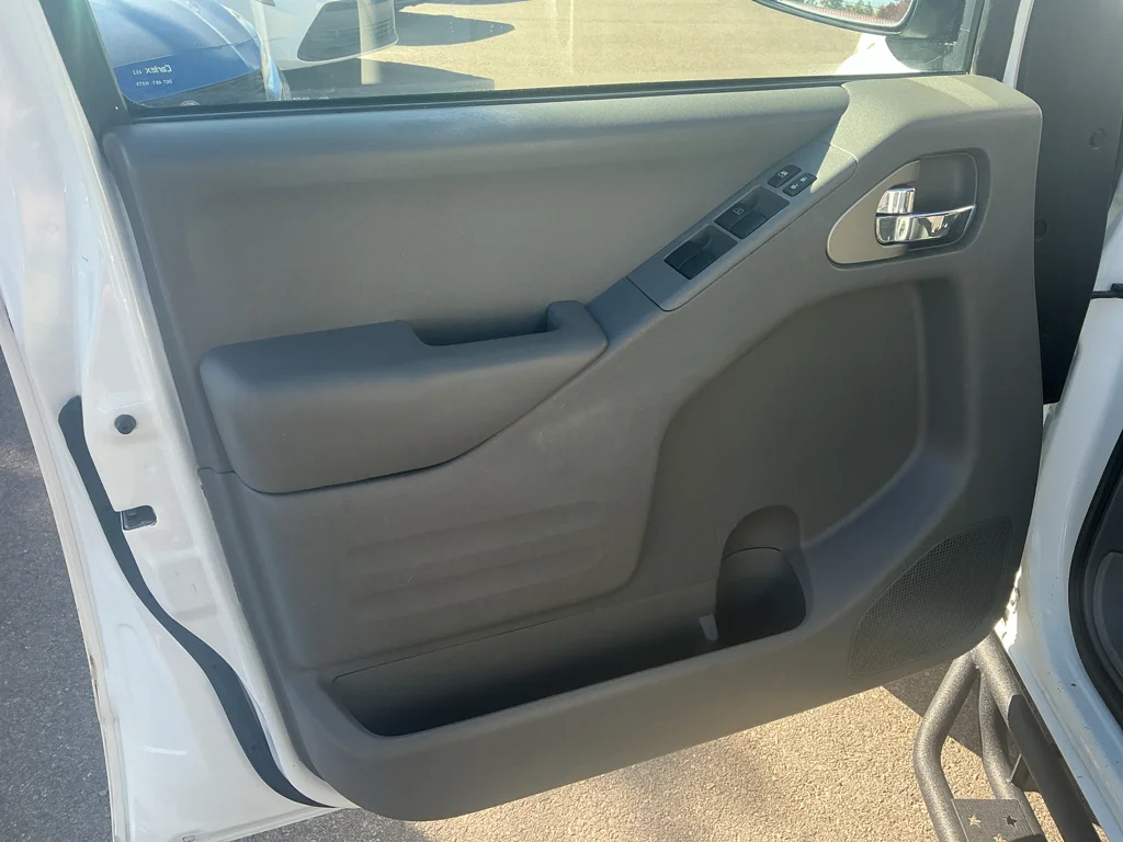 Used 2016 Glacier White Nissan SV image 11