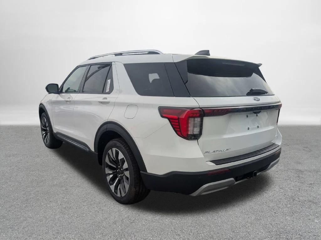 New 2026 Star White Metallic Tri-Coat Ford Platinum™ image 6