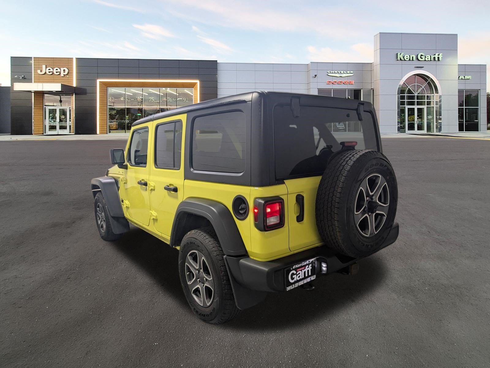 Used 2023 High Velocity Clearcoat Jeep Sport S image 7