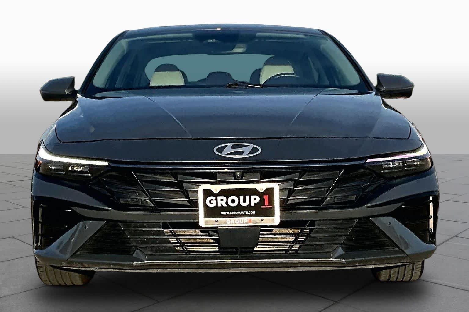 Used 2025 Ultimate Red Hyundai SEL Sport image 4
