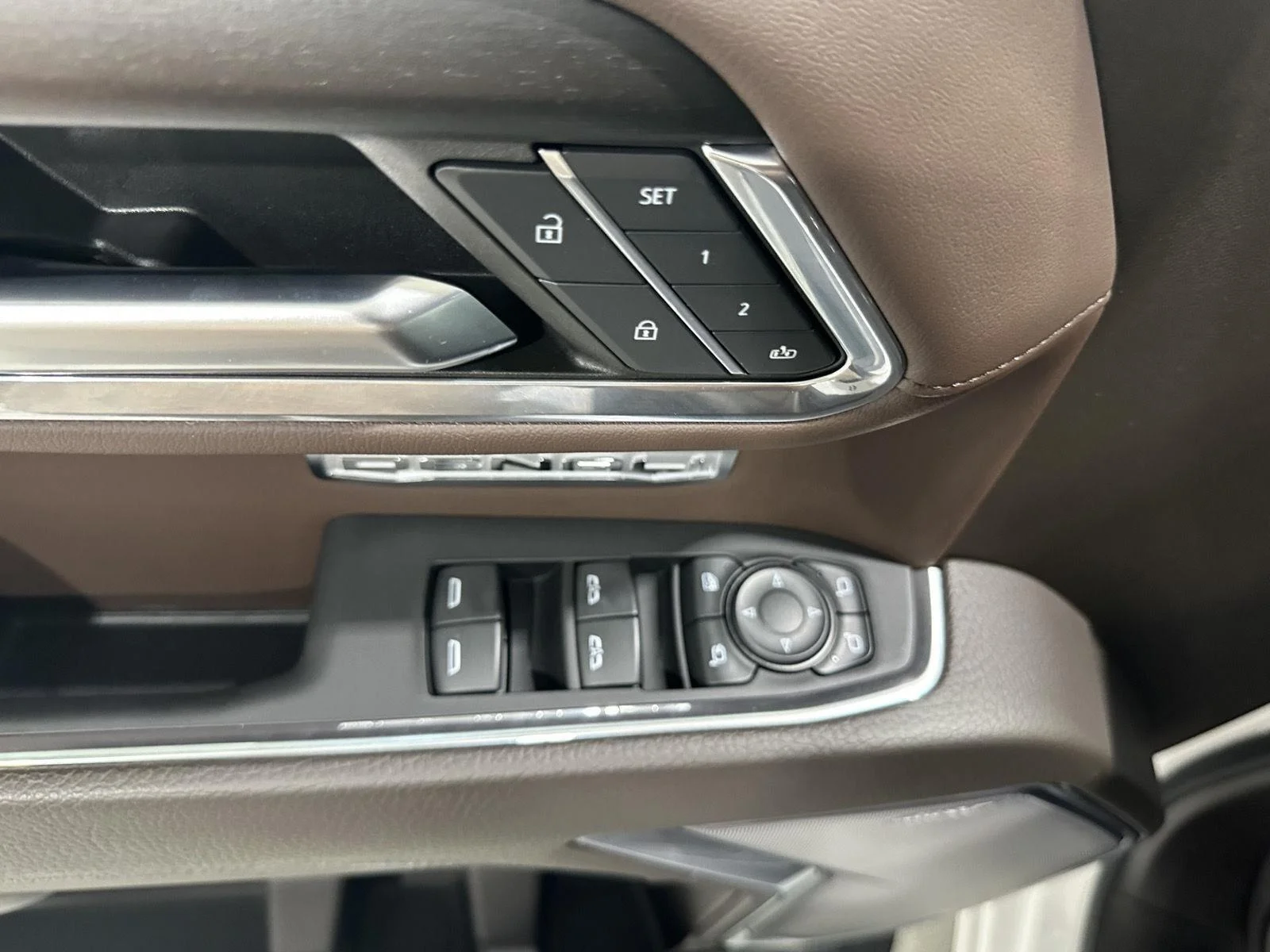 Used 2024 White Frost Tricoat GMC Denali image 21